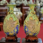 Lọ tỳ bà vẽ vàng men xanh ngọc