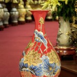 Lọ tỳ bà vẽ vàng  họa tiết hoa sen