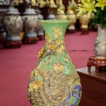 Lọ tỳ bà vẽ vàng men xanh ngọc