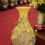 Lọ tỳ bà vẽ vàng men vàng