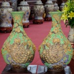 Lọ tỳ bà vẽ vàng men xanh ngọc