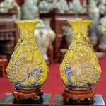 Lọ tỳ bà vẽ vàng men vàng