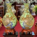 Lọ tỳ bà vẽ vàng men xanh ngọc