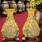Lọ tỳ bà vẽ vàng men vàng