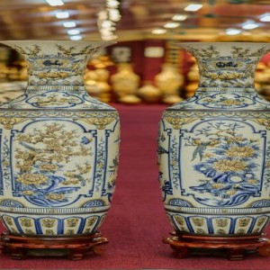 Lọ lục bình men rạn họa tiết tứ cảnh