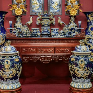 Bộ đồ thờ men lam ấn vẩy