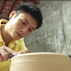 Người "giữ hồn" dòng gốm men rạn cổ