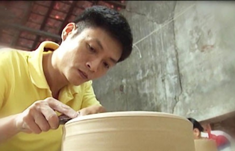 Người "giữ hồn" dòng gốm men rạn cổ