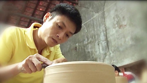 Người "giữ hồn" dòng gốm men rạn cổ