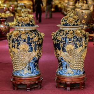 Chóe bầy họa tiết công đào