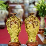 Bình mai men nâu dát vàng họa tiết công đào
