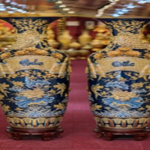Lọ Lộc bình Họa tiết Phúc Đức men lam vẽ vàng