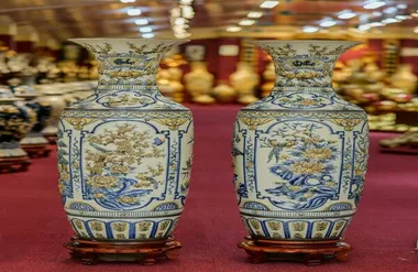 Lọ lục bình men rạn họa tiết tứ cảnh