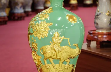 Bình mai tích lộc dát vàng