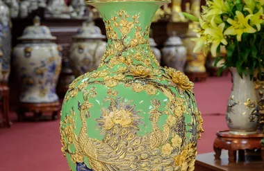 Bảo bình vẽ vàng men ngọc