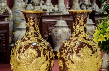 Bảo bình dát vàng men nâu