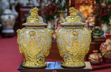 Choé bầy men rạn vẽ vàng 24k họa tiết công đào