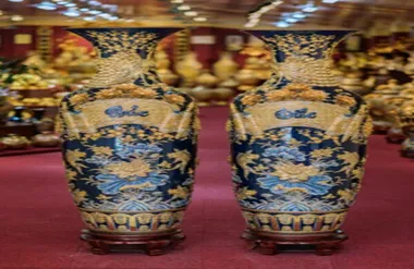 Lọ Lộc bình Họa tiết Phúc Đức men lam vẽ vàng