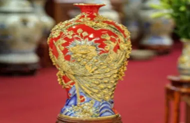 Bình mai tích lộc họa tiết công đào